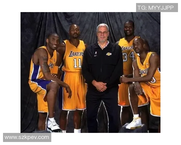 2003年湖人与魔术的经典对决回顾及赛季精彩瞬间分析